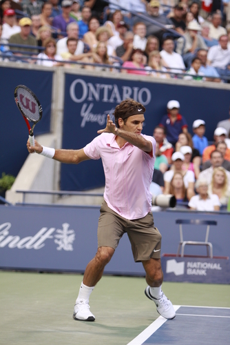 Federer_Forehand_Pink_Shirt